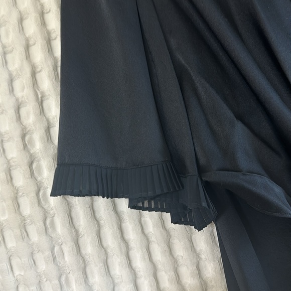 BCBG silk wrap blouse black - Picture 3 of 7